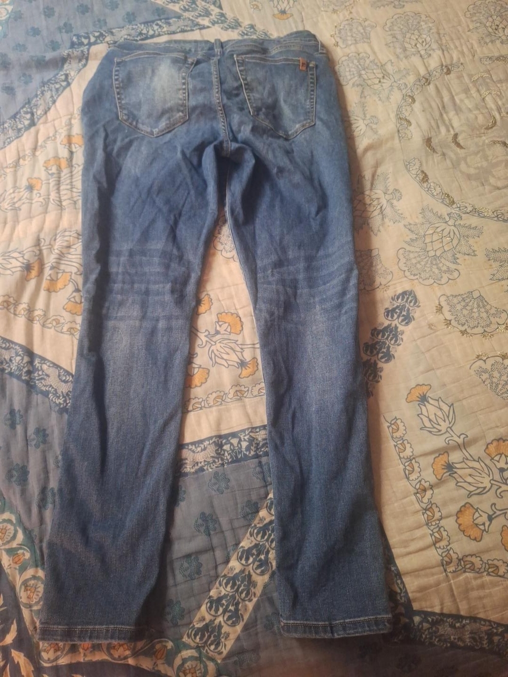 Joe’s Jeans Size 31 Medium Wash Straight Leg Stretch Jeans